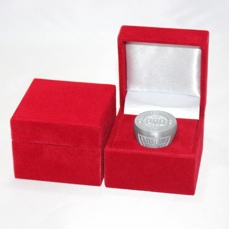 Artikel V-08 quadratische Flanellbox für Durchmesser 25-38 mm Münze, Abzeichen, großer Ring usw. mm. 60 * 60 * 48, Gewicht ca. 63 g