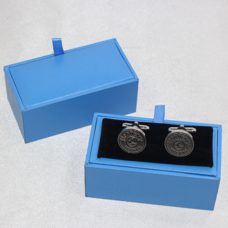 Artikel V-20 Rechteck PU Lederbox für 60mm Krawattenschrauben Manschettenknöpfe, etc. mm.85*45*36, Gewichte ca. 55g