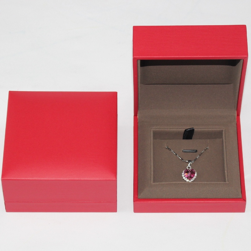 Exquisite Schmuckverpackung Box kundenspezifische hochwertige rote Schmuck Anhänger Box, die Größe ist 90*90*45mm