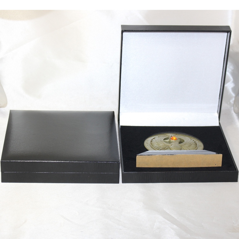 Artikel V-23 quadratische PU Lederbox für 120*120mm mutiple Münzen, Medaillen und Abzeichen, etc. mm.160*160*38, Gewichte ca. 280g
